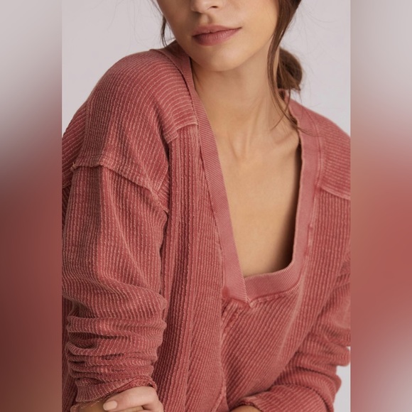 Anthropologie Pilcro Textured V-Neck Top in Red/Rouge - Picture 3 of 4